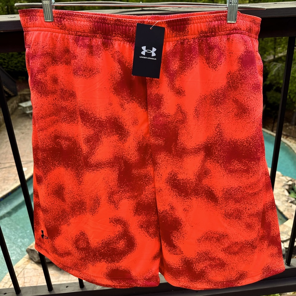 NEW Under Armour Tech Printed Mens Athletic Training Red Shorts